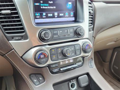 Used 2018 Chevrolet Suburban LT image 28