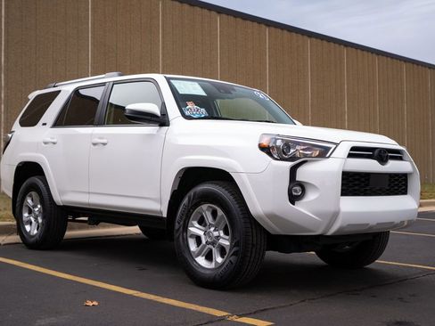 Used 2021 Toyota 4Runner SR5 image 2