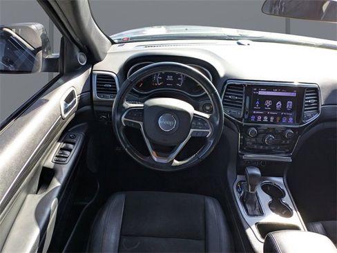 Used 2021 Jeep Grand Cherokee Laredo X image 17