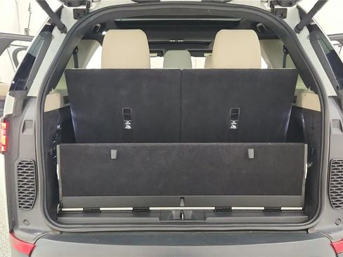Used 2020 Land Rover Discovery HSE image 19