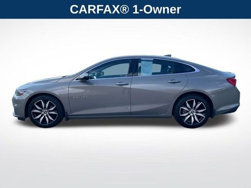 Used 2017 Chevrolet Malibu LT w/ Leather Package FWD image 2