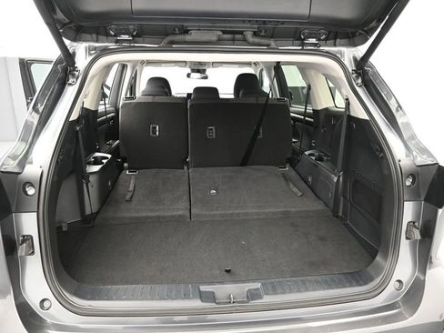 Used 2024 Toyota Highlander LE image 27