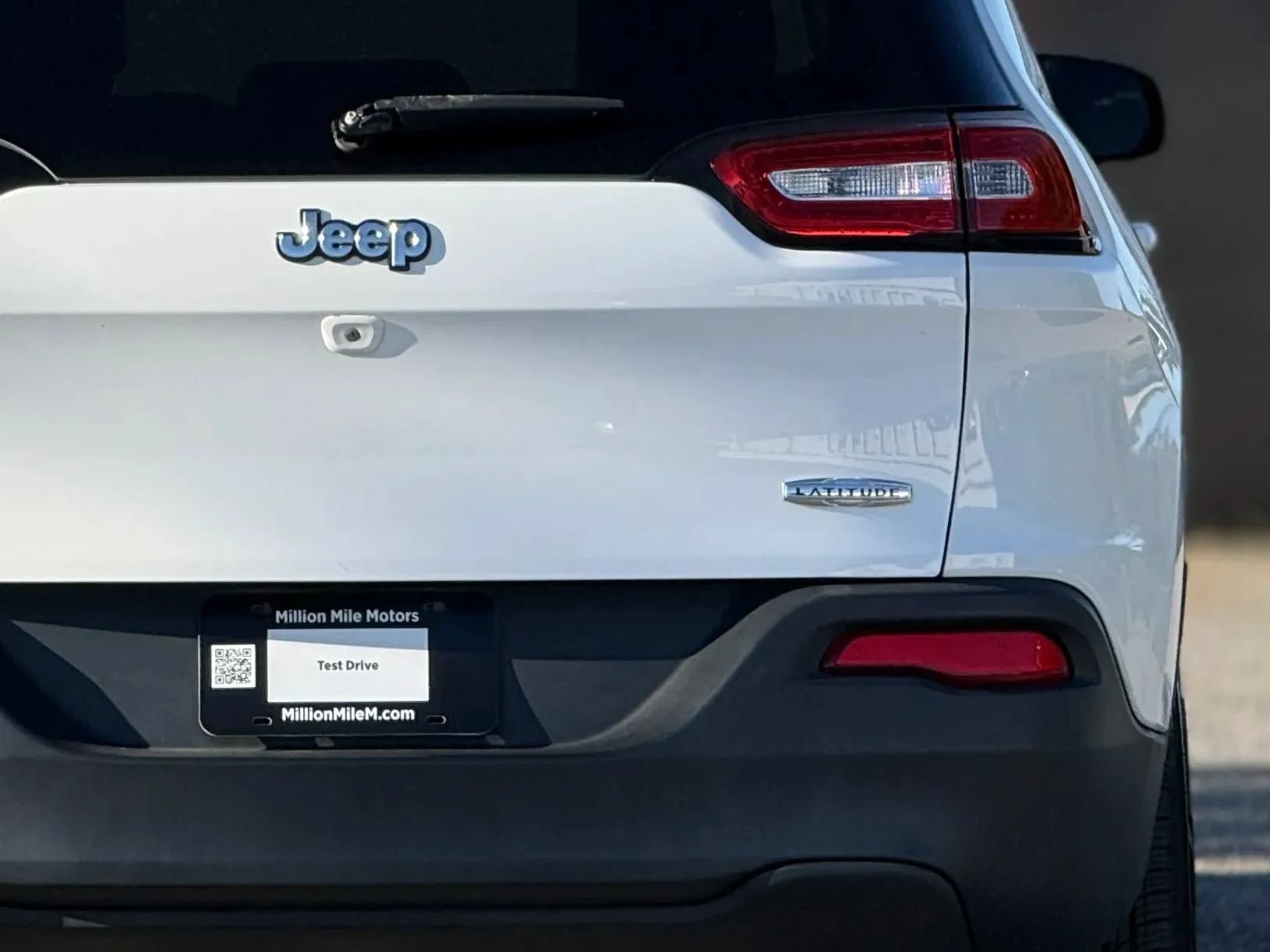 Used 2018 Jeep Cherokee Latitude Plus FWD image 14