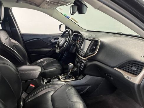 Used 2017 Jeep Cherokee Limited FWD image 11