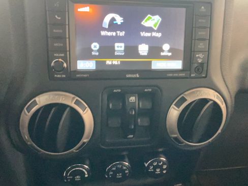 Used 2016 Jeep Wrangler Unlimited Sahara AWD/4WD image 12
