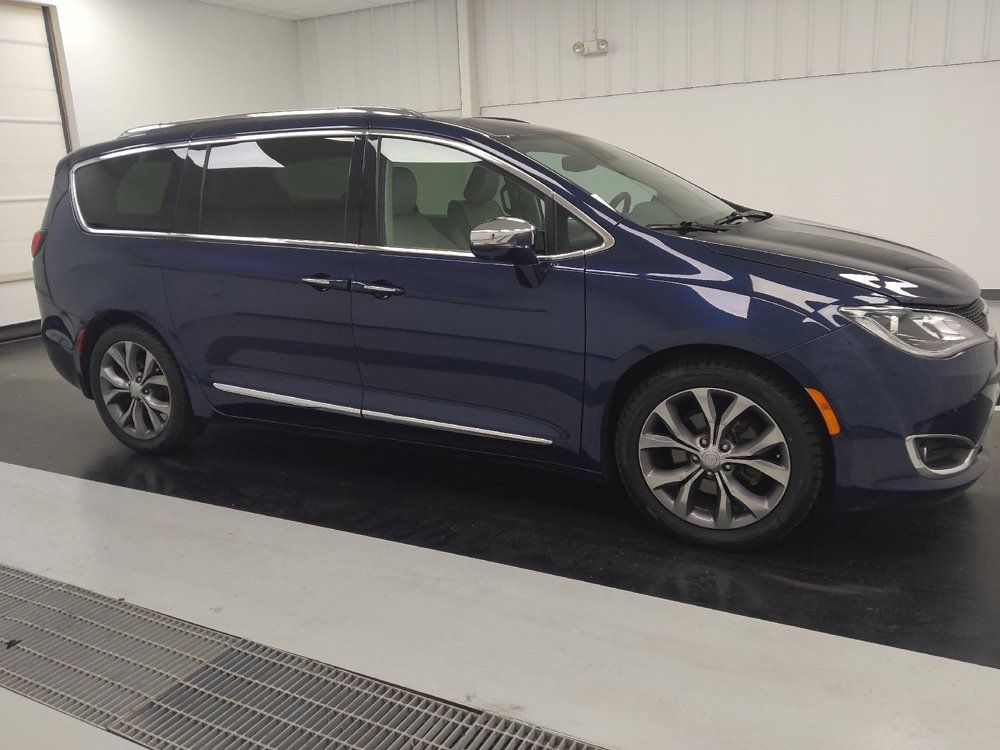 Used 2019 Chrysler Pacifica Limited w/ Advanced Safetytec Group FWD image 11