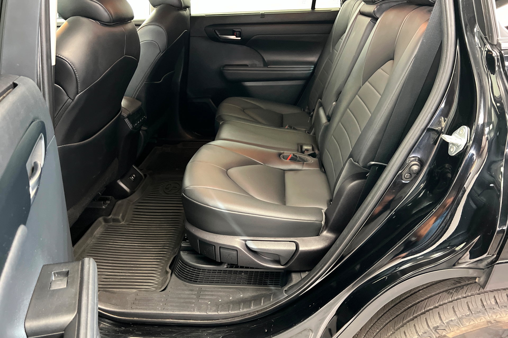 Certified 2021 Toyota Highlander XLE AWD/4WD image 22