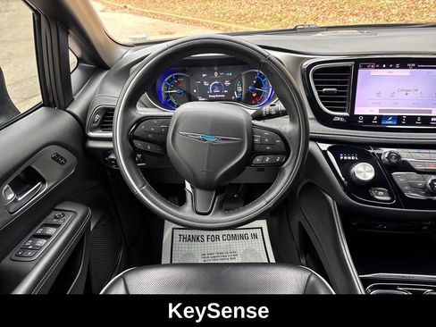 Used 2021 Chrysler Pacifica Limited w/ Uconnect Theater Family Group image 17