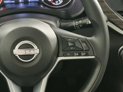 Used 2025 Nissan Altima 2.5 SV image 29