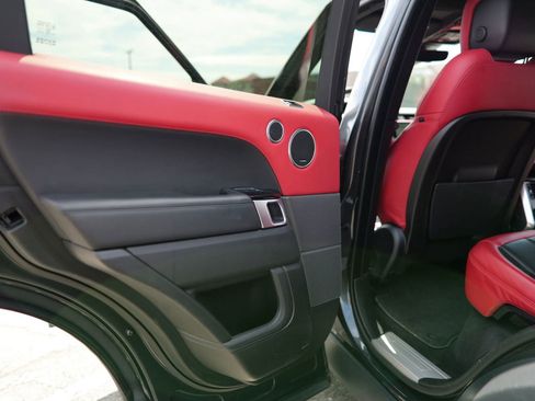 Used 2019 Land Rover Range Rover Sport HST image 30