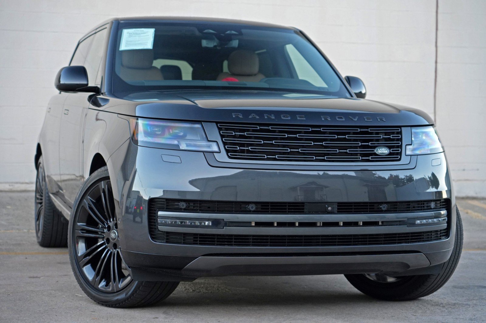 Used 2024 Land Rover Range Rover Long Wheelbase SE AWD/4WD image 4