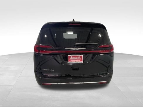 New 2025 Chrysler Pacifica Select image 5