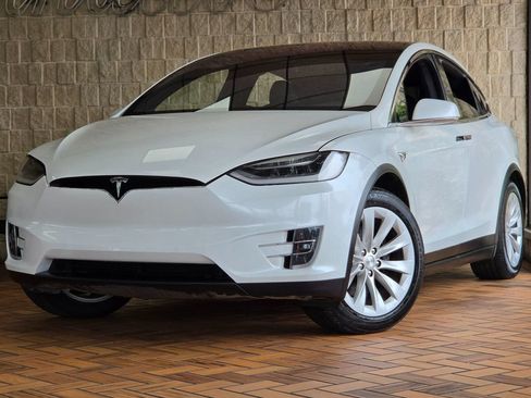 Used 2020 Tesla Model X Long Range AWD/4WD image 2