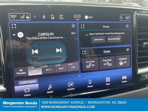 Used 2024 Chrysler Pacifica Touring-L image 21