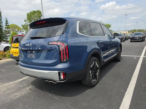 Certified 2023 Kia Telluride EX w/ EX Captain's Chair Package FWD image 15