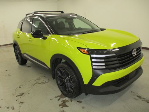 Used 2026 Nissan Kicks SR w/ SR Premium Package image 1