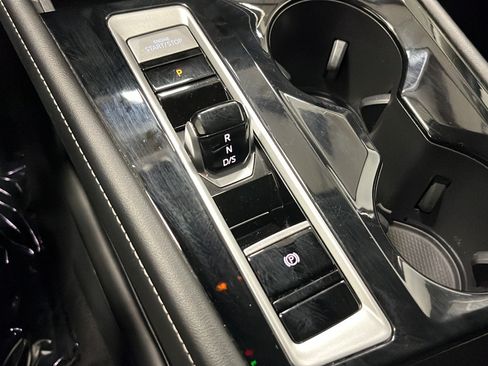 Used 2024 Volkswagen Atlas SE AWD/4WD image 18