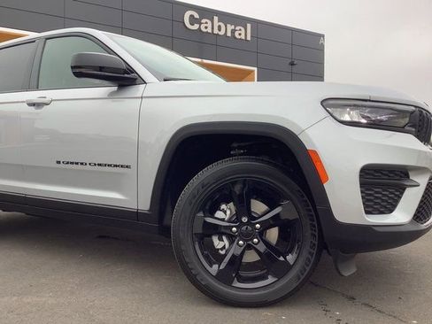 New 2025 Jeep Grand Cherokee Altitude image 3