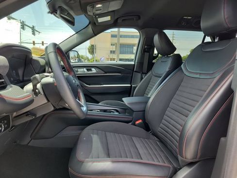 Certified 2025 Ford Explorer ST-Line w/ Premium Package RWD image 19