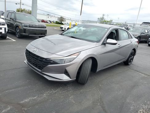 Certified 2023 Hyundai Elantra SEL FWD image 2