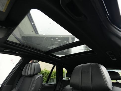 Used 2011 BMW X5 M image 23