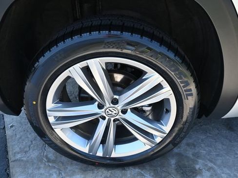 Used 2018 Volkswagen Atlas SE w/ R-Line Package AWD/4WD image 12