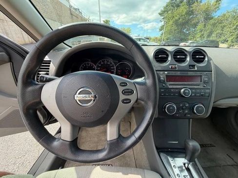 Used 2010 Nissan Altima 2.5 S FWD image 6