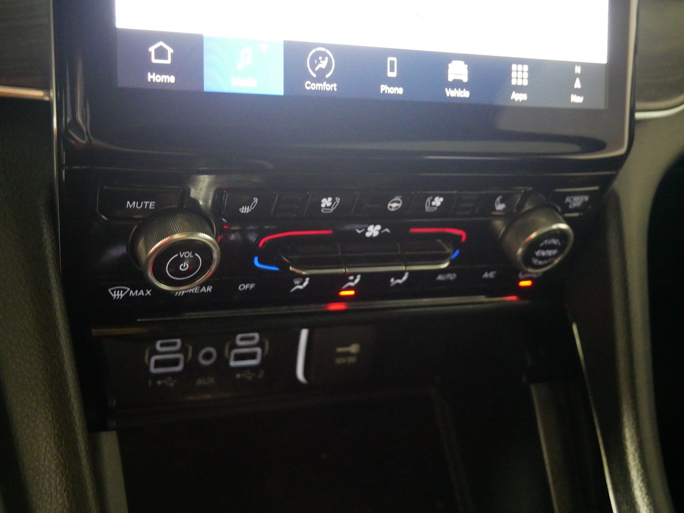 Used 2024 Jeep Grand Cherokee Overland w/ Advanced Protech Group III AWD/4WD image 23