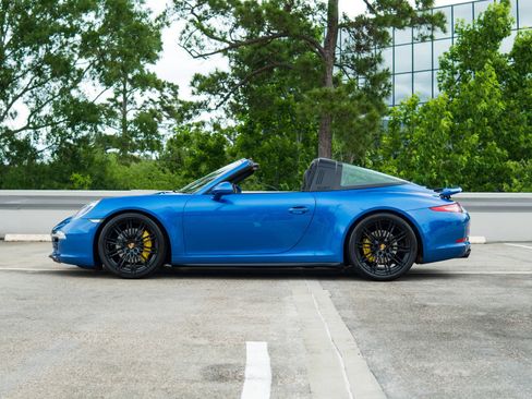 Used 2015 Porsche 911 Targa 4S w/ Sport Chrono Package AWD/4WD image 18