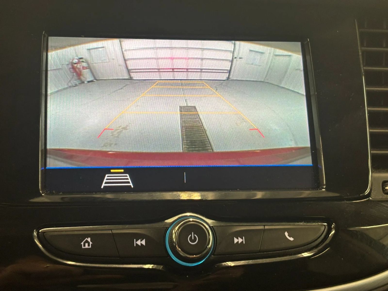Used 2022 Buick Encore Preferred AWD/4WD image 49