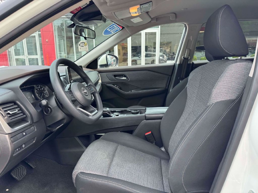 Used 2023 Nissan Rogue SV AWD/4WD image 16