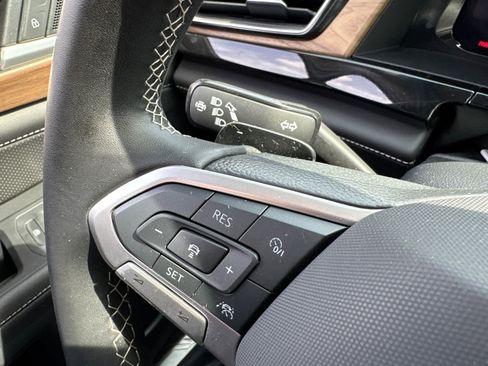 Used 2025 Volkswagen Atlas SE image 19