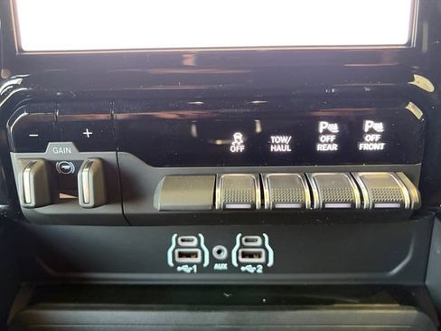 New 2026 RAM 2500 Laramie AWD/4WD image 17