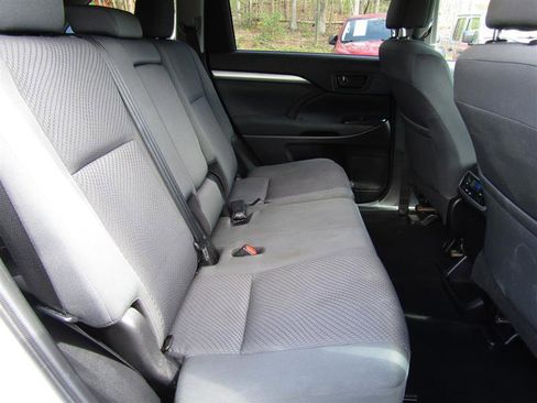 Used 2019 Toyota Highlander LE image 37