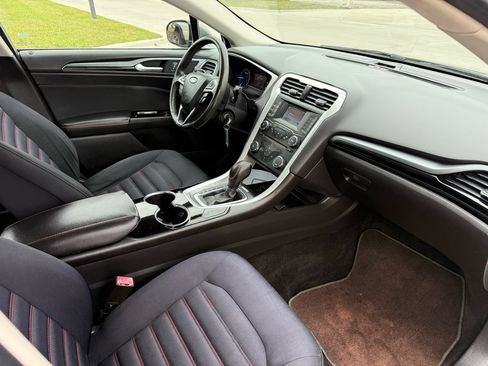 Used 2014 Ford Fusion SE w/ Equipment Group 201A image 25