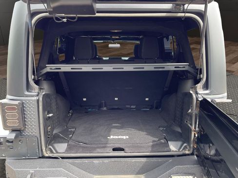 Used 2017 Jeep Wrangler Unlimited Sahara AWD/4WD image 16