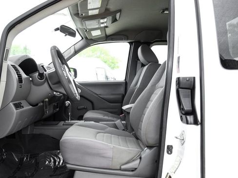 Used 2019 Nissan Frontier S RWD image 3