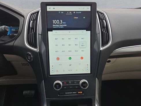 Certified 2022 Ford Edge Titanium w/ Class II Trailer Tow Package image 17