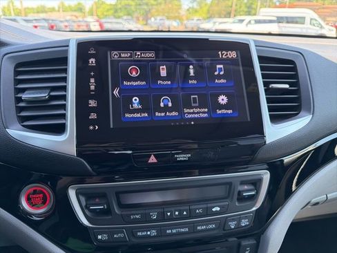 Used 2018 Honda Pilot Touring image 20