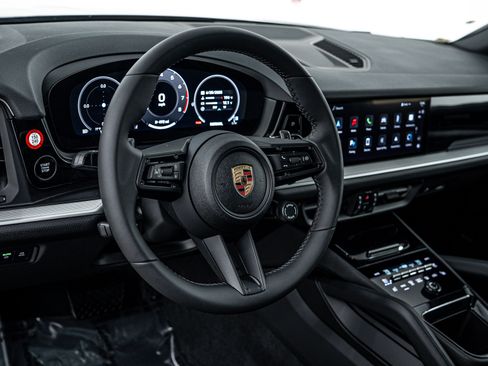 Certified 2025 Porsche Cayenne image 16