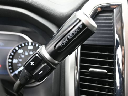 Used 2021 Nissan Titan SV w/ SV Convenience Package RWD image 21