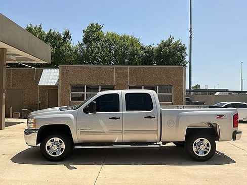 Used 2009 Chevrolet Silverado 2500 LT w/ Exterior Plus Package RWD image 8