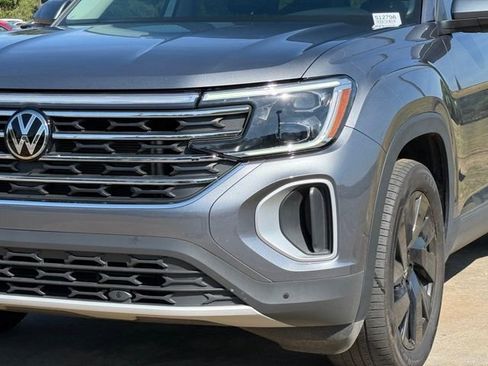 Used 2024 Volkswagen Atlas SE image 11