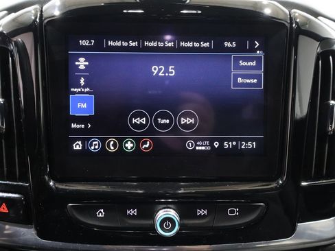 Used 2023 Chevrolet Traverse LT w/ Rear Camera Mirror Package image 31