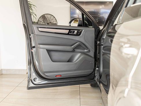 Used 2021 Porsche Cayenne GTS image 33