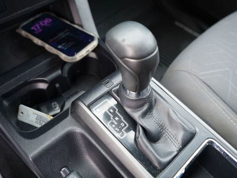 Used 2017 Toyota Tacoma TRD Sport image 12