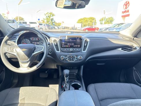 Used 2025 Chevrolet Malibu LT FWD image 14