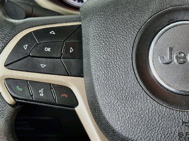 Used 2018 Jeep Cherokee Latitude FWD image 11