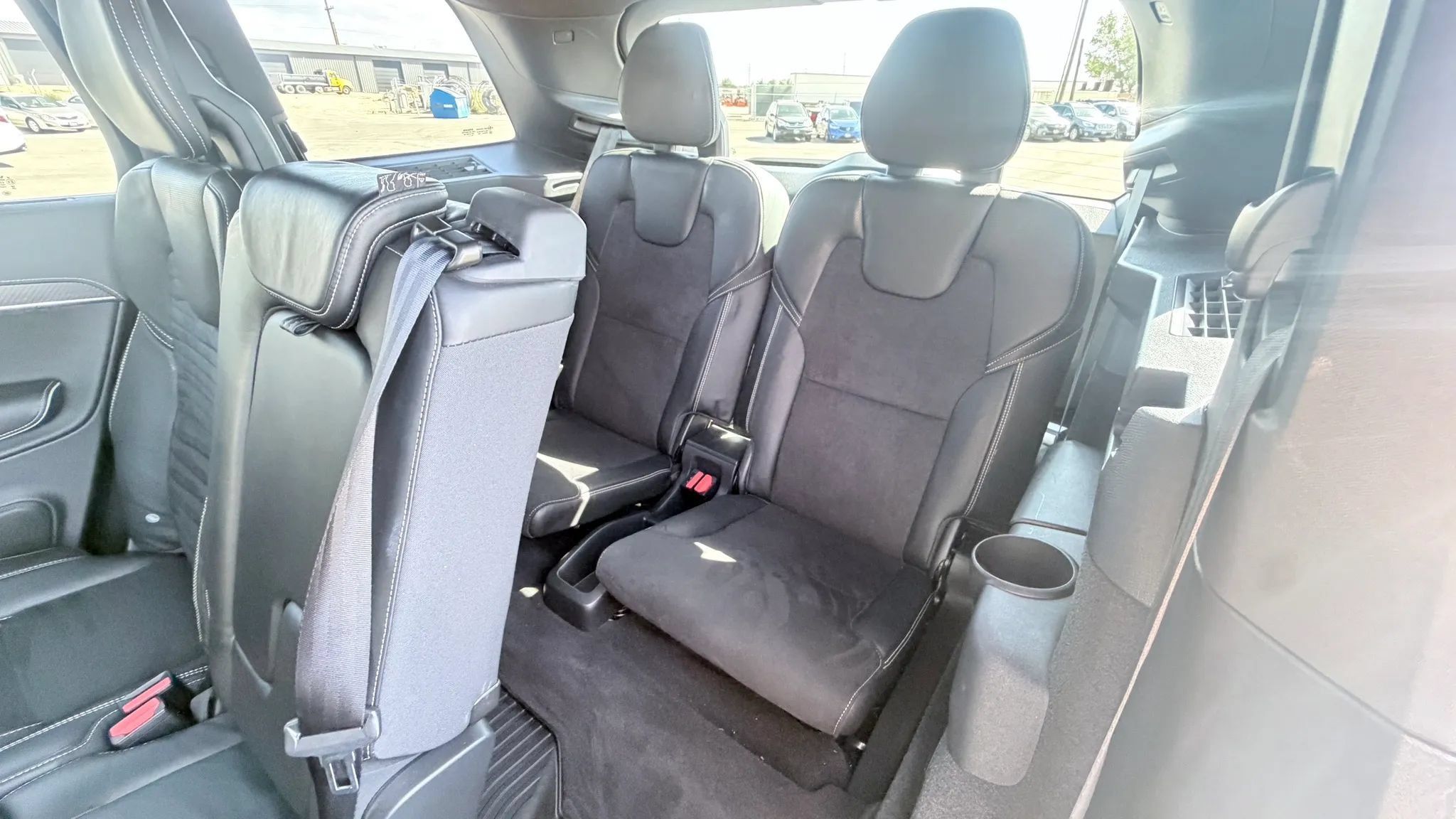 Used 2019 Volvo XC90 T6 R-Design w/ Advanced Package AWD/4WD image 17