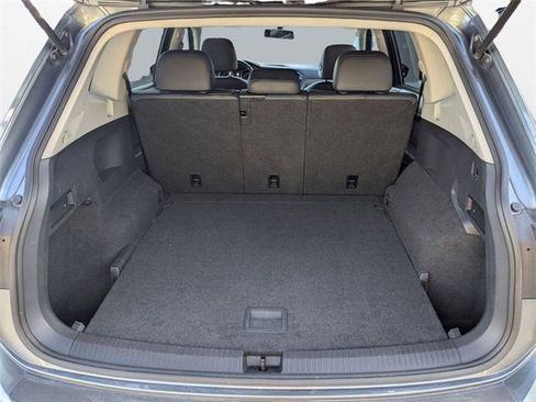 Used 2019 Volkswagen Tiguan SE image 12